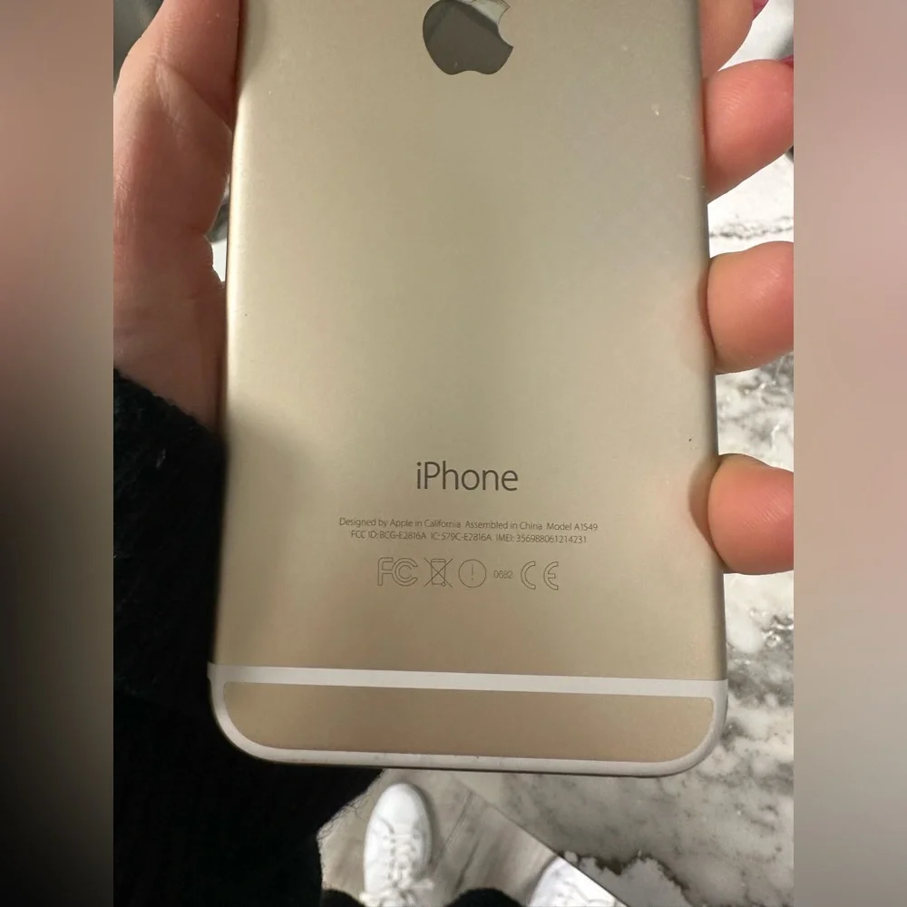 Gold 128 GB IPhone 6